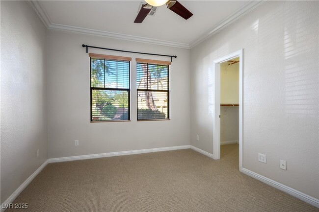 Building Photo - 8133 Chestnut Hollow Ave