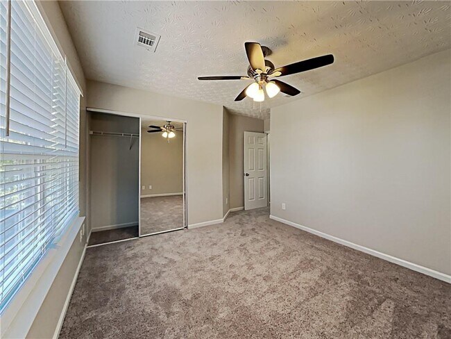 Building Photo - 227 Weatherstone Pointe Dr