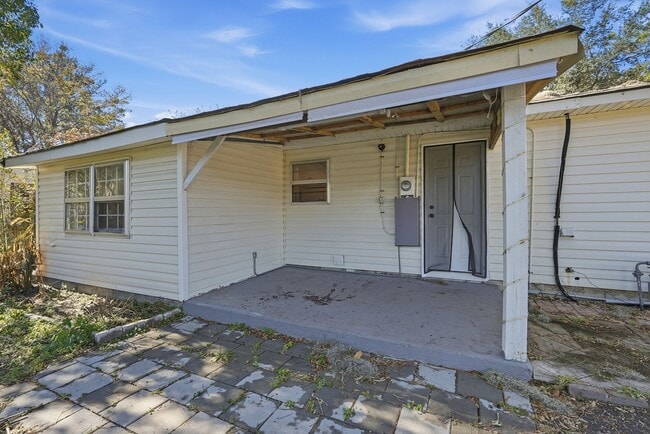 Building Photo - Ranch Style Home in Southside Savannah
