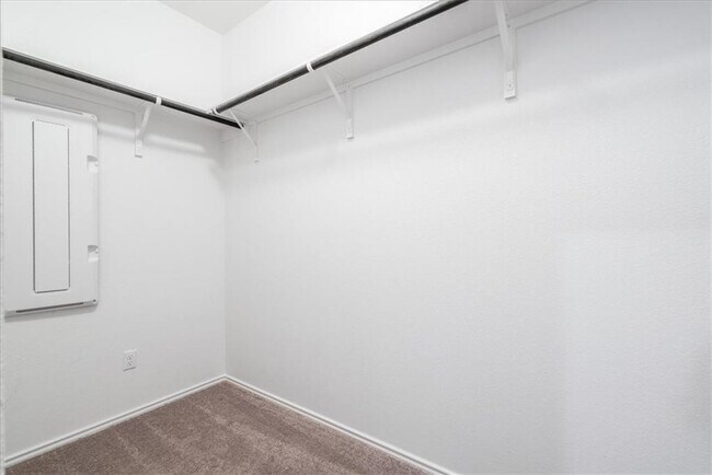 Building Photo - 105 Wind Flower Ln