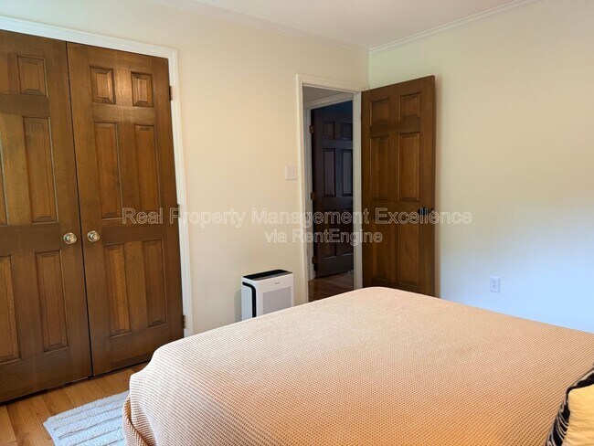 Building Photo - 1208 Nottingham Dr