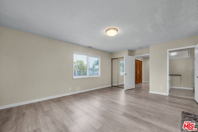 Building Photo - 5137 Reynier Ave