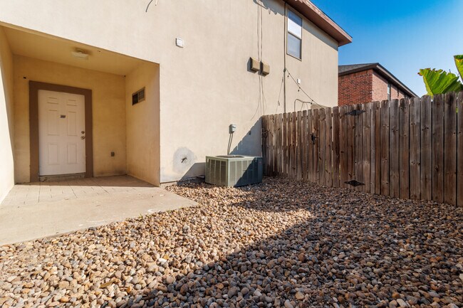 Building Photo - 1303 W Fig Ave