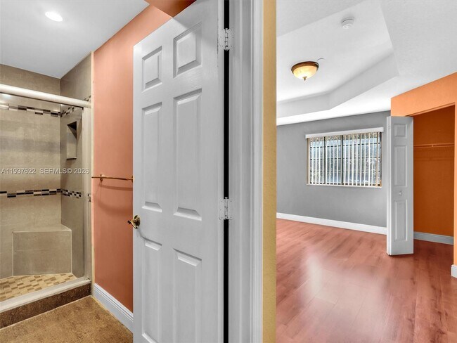 Building Photo - 3878 Tree Top Dr