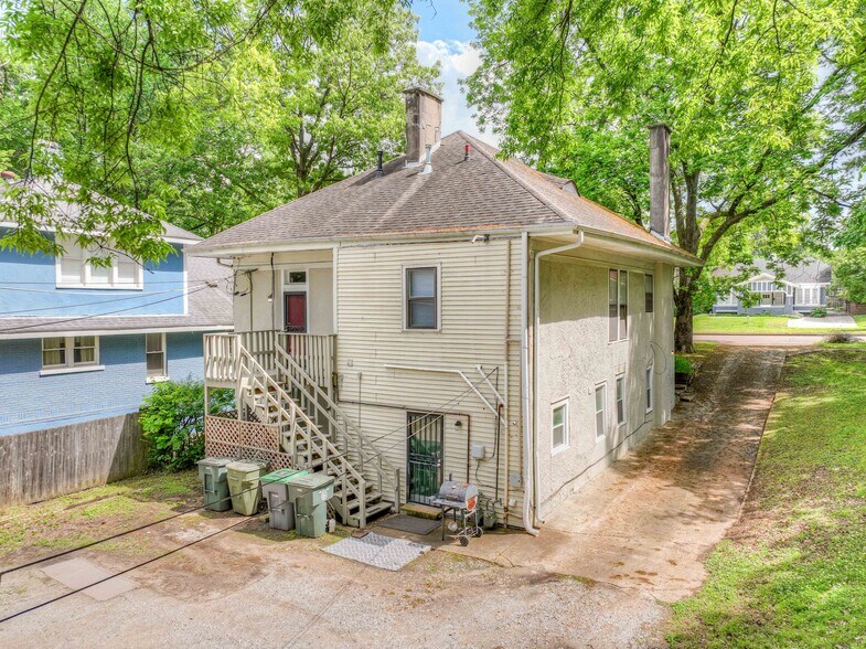 Building Photo - 1526 N Parkway