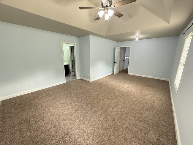 Building Photo - 231 Southwoods Ln