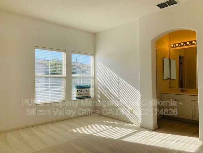 Building Photo - 886 Fire Walk