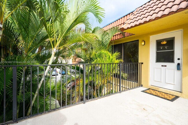 Building Photo - 11384 Royal Palm Blvd