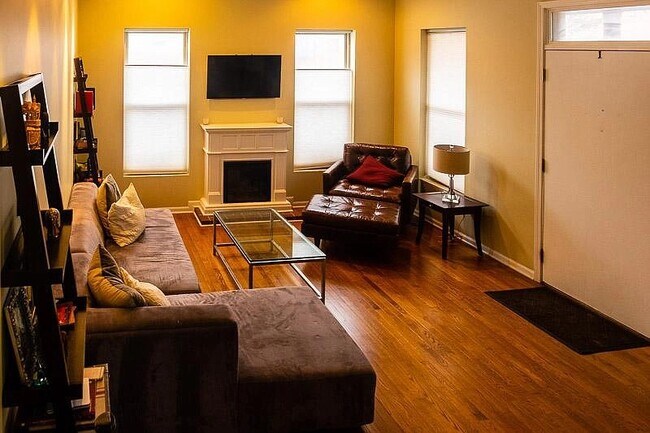 Building Photo - 665 Kerr St