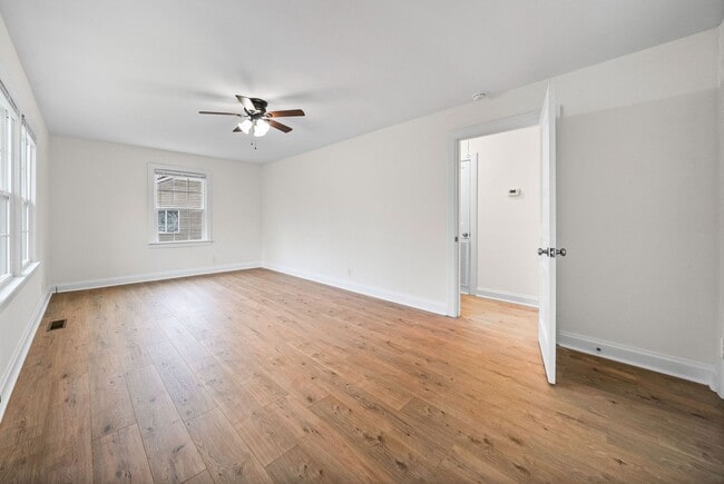 Building Photo - Renovated 2 bedroom home for rent Near Downtown Clarksville!