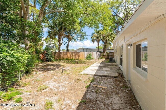 Building Photo - 1104 Azalea Ln