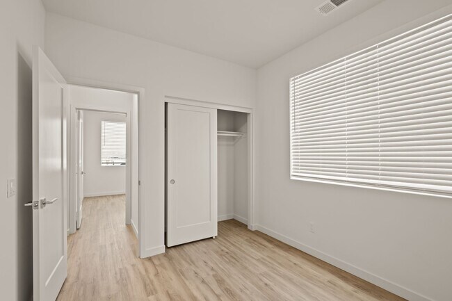 Building Photo - New Home in Gated Indian Palms Country Club