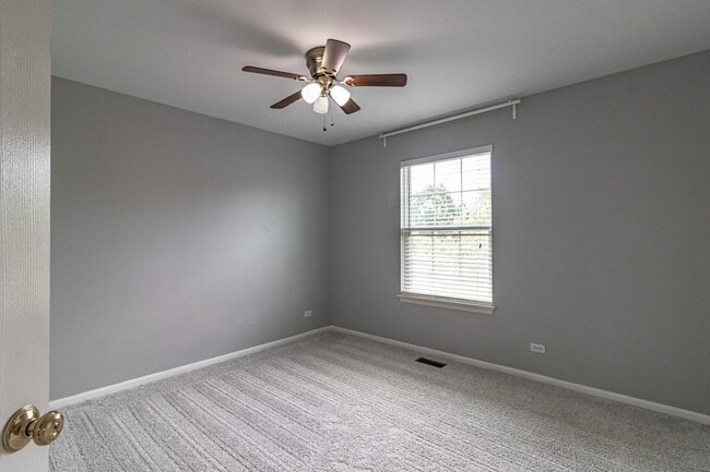 Building Photo - 403 Shadow Creek Dr