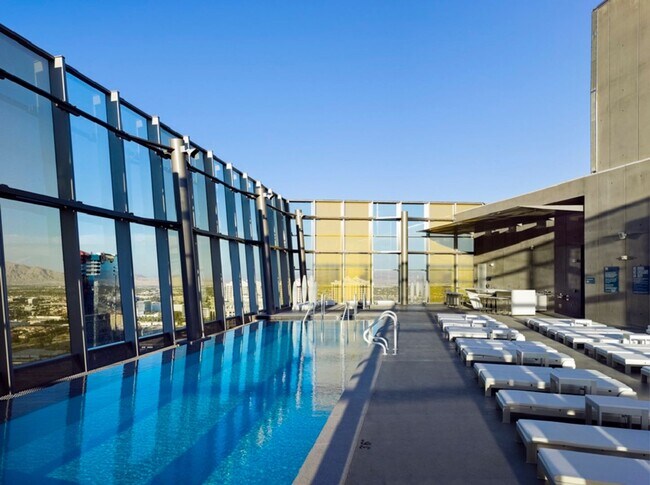 Building Photo - Gorgeous 1 bedroom over the Las Vegas Strip!