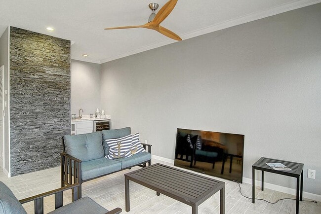 Building Photo - 15302 Bonasse Ct