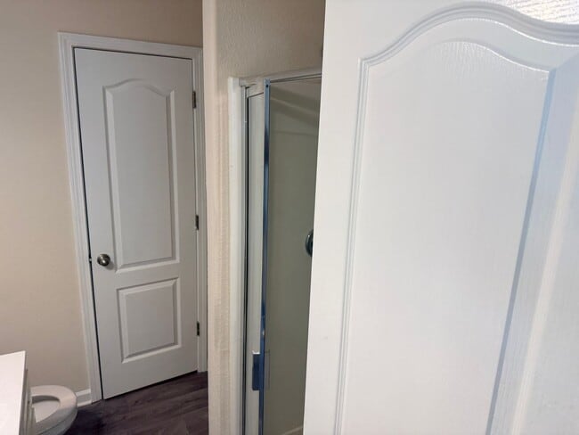 Building Photo - Lovely 3 bedroom/2.5 bath townhome