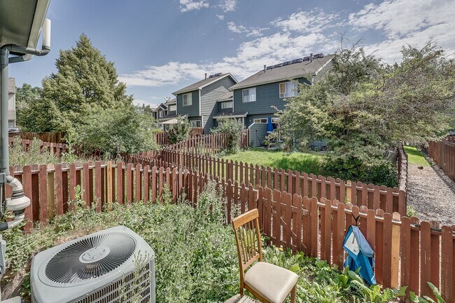 Building Photo - Spacious 3 Bed, 3 1/2 Bath Townhome in Northwest Fort Collins!