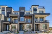 Building Photo - 1747 Peak Lp