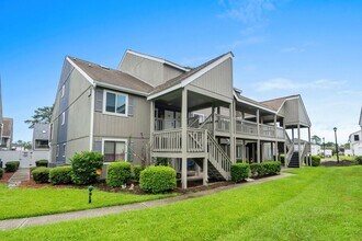 Building Photo - Long Term Furnished Top Floor Condo - 2 bed/2bath with Community Pool