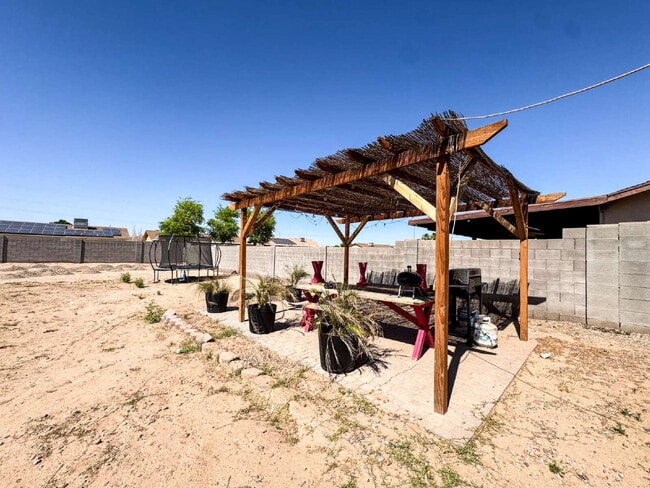 Building Photo - “Spacious 4-Bedroom, 2-Bath Home with Solar Panels in Yuma”
