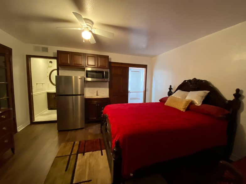 Building Photo - 214 Sheridan Ave