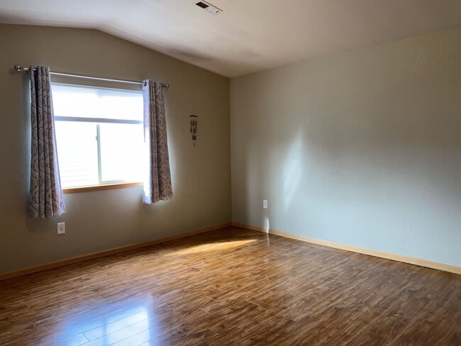 Building Photo - 3 Bed, 2 Bath Duplex in West Fort Collins close to Foothills