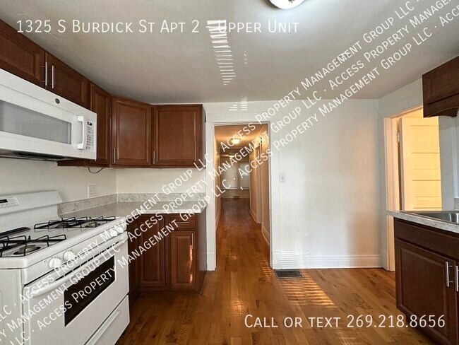 Building Photo - 1325 S Burdick St