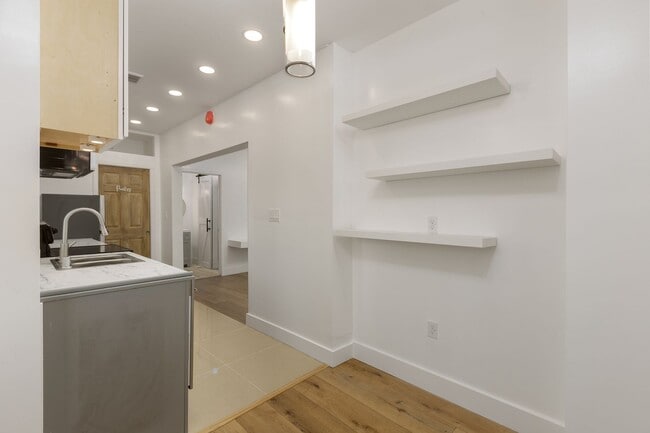 Building Photo - Chic 2BD/1BA ADU in Beautiful Granada Hills