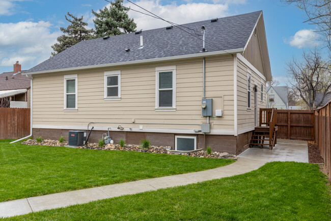 Building Photo - 620 Broadwater Ave