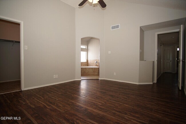 Building Photo - 10932 Acoma St