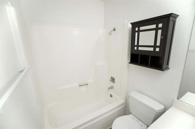 Building Photo - 2206 Spring Breeze Dr