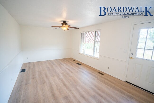 Building Photo - Updated 4 Bedroom Home in Beautiful Eden!
