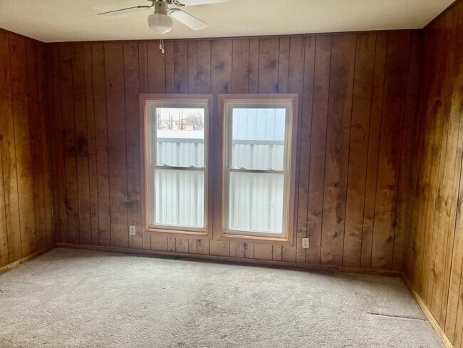 Building Photo - 214 NW Ave I