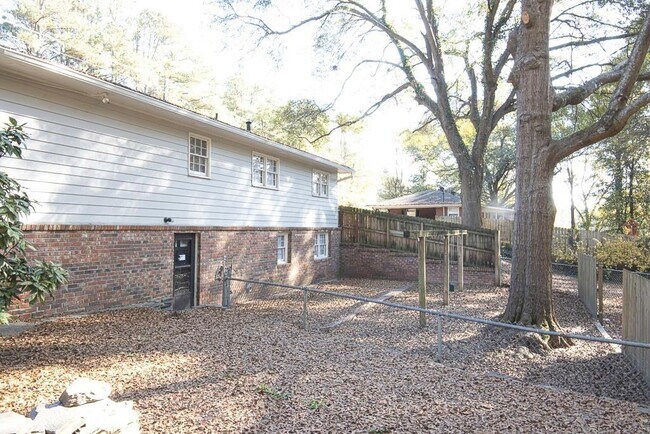 Building Photo - 916 Jones Mill Rd