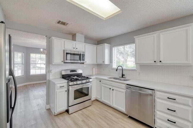 Building Photo - 16205 Glorious Ln
