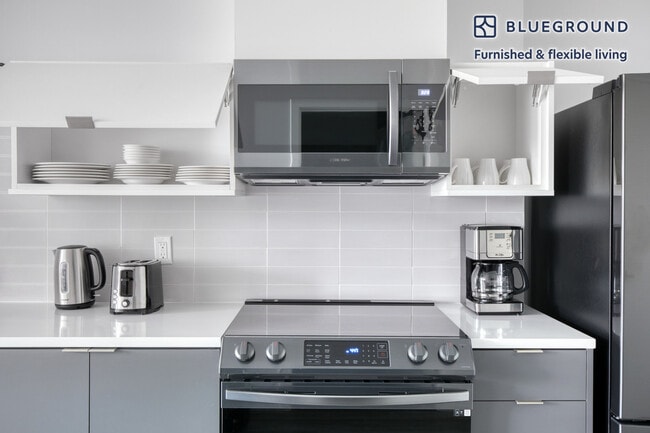 Building Photo - 700 N Spaulding Ave