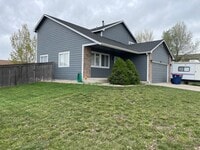 Building Photo - Beautiful 3 Bed 2.5 Bath Home in Milliken, Huge Corner Lot, Fenced Yard & Unfinished Basement