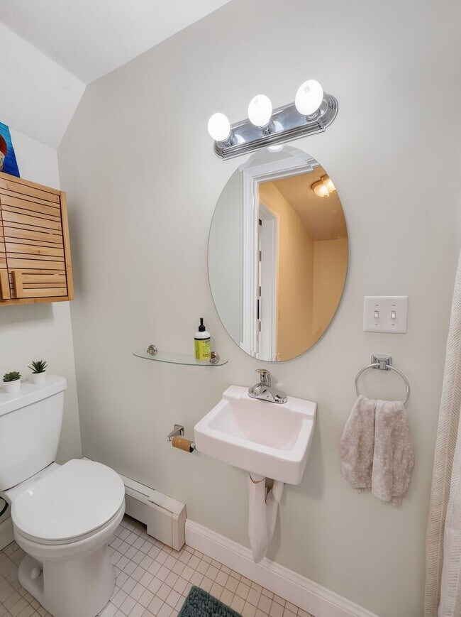 Building Photo - Beautiful Condo In Beverly MA!