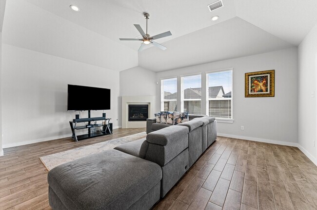 Building Photo - 1585 Sunrise Gables Dr