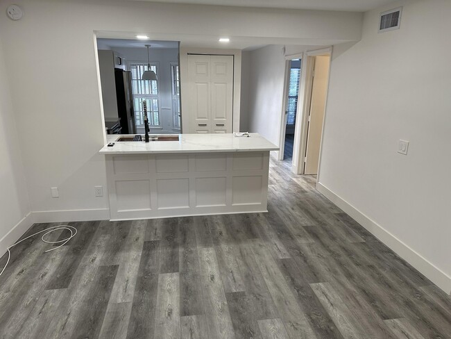 Building Photo - 10300 Hidden Springs Ct