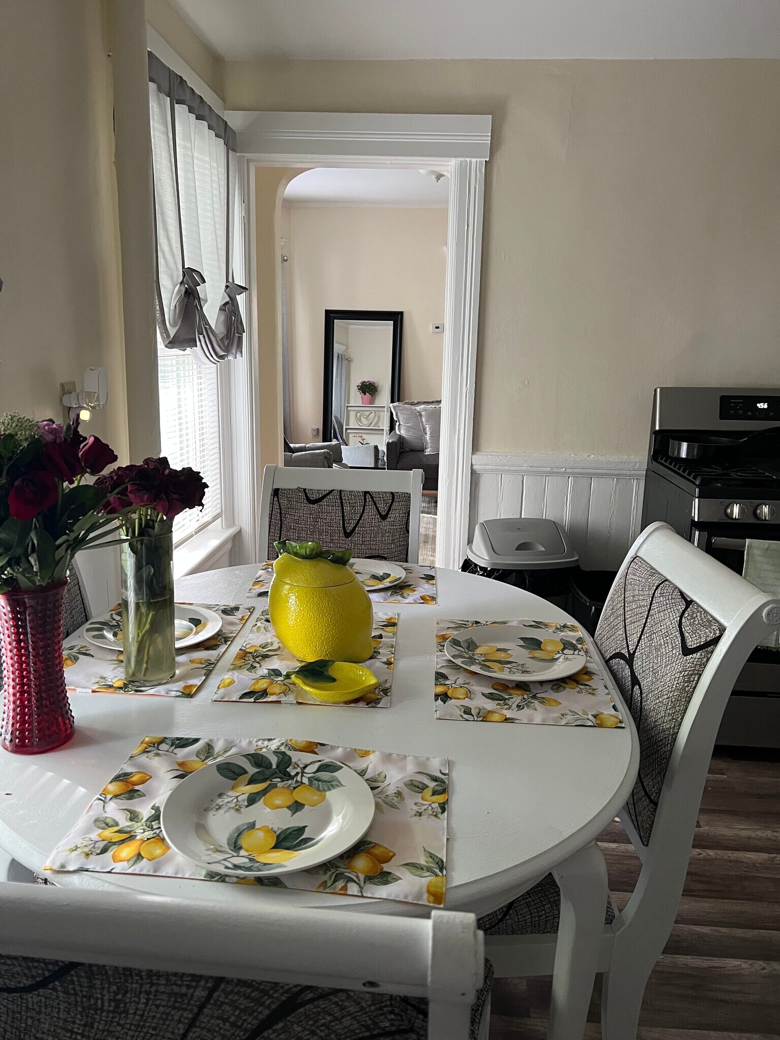 Building Photo - 10 Pine St