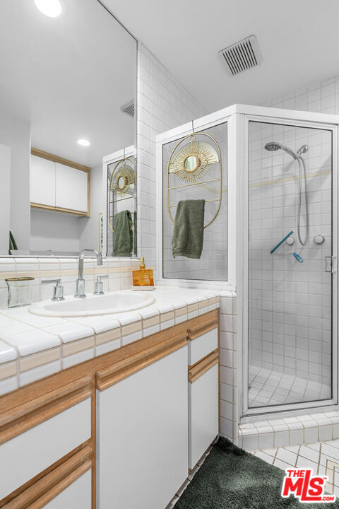 Building Photo - 20 Quarterdeck St