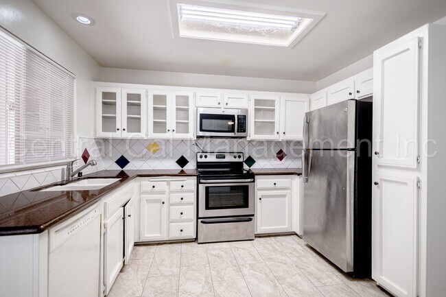 Building Photo - 2 Bedroom/2 Bath Condo - $1495 per Month!