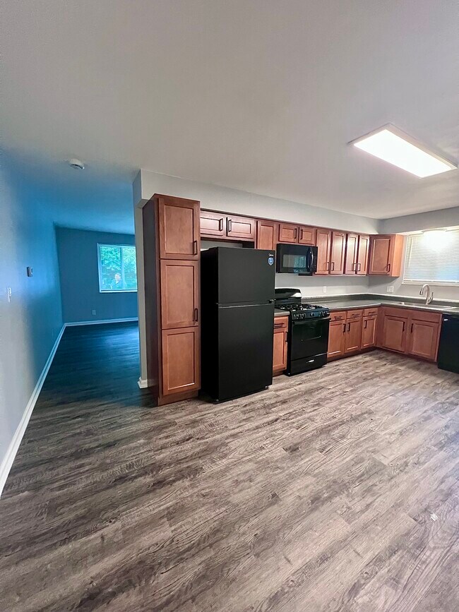 Building Photo - 153 Hanstein Pl