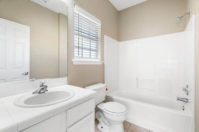 Building Photo - Agavae - MLK / 183 - Remodeled 3BD 2.5BA - Garage - Fenced Yard   - $1600