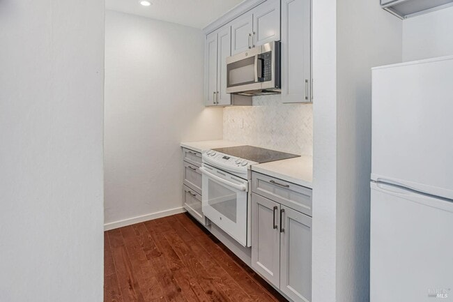 Building Photo - 363 Eden Roc Dr