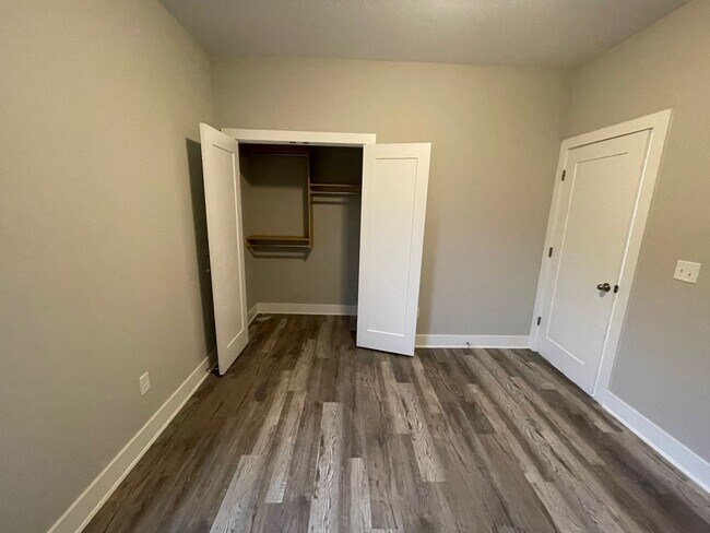 Building Photo - 16251/53 Ike Ct