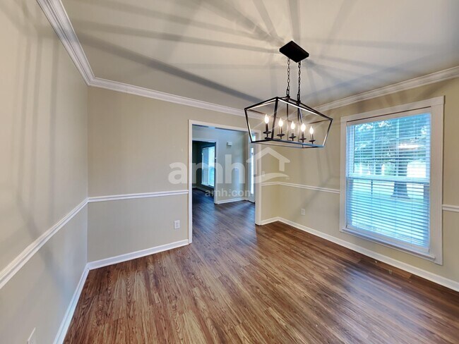 Building Photo - 1007 Vanguard Dr