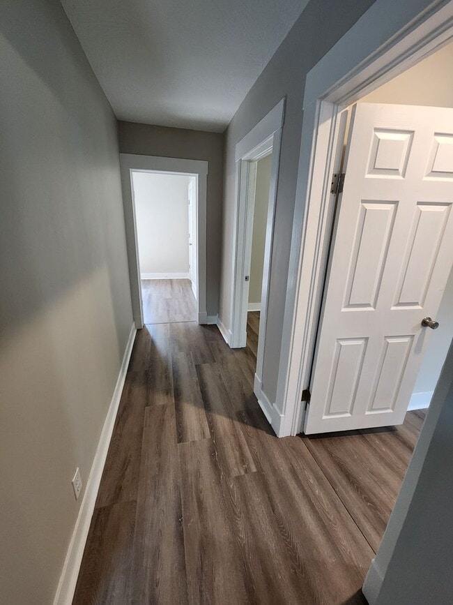 Building Photo - Spacious 5-Bedroom, 2-Bathroom Home AVAILA...