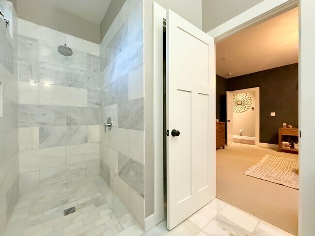 Building Photo - 251 San Pedro Ave